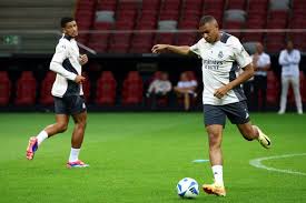 他们通过紧 他们通过紧